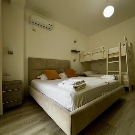 Le Monde 2 Hotell Borsh Eksteriør bilde